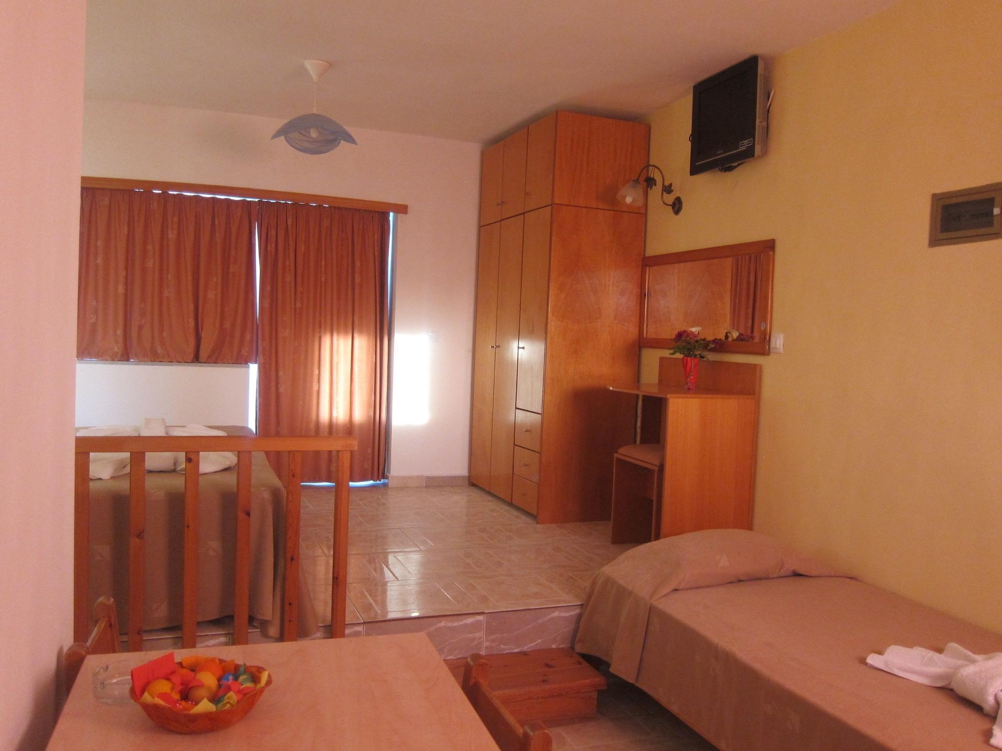 Baladinos Apartments Gerani  Buitenkant foto