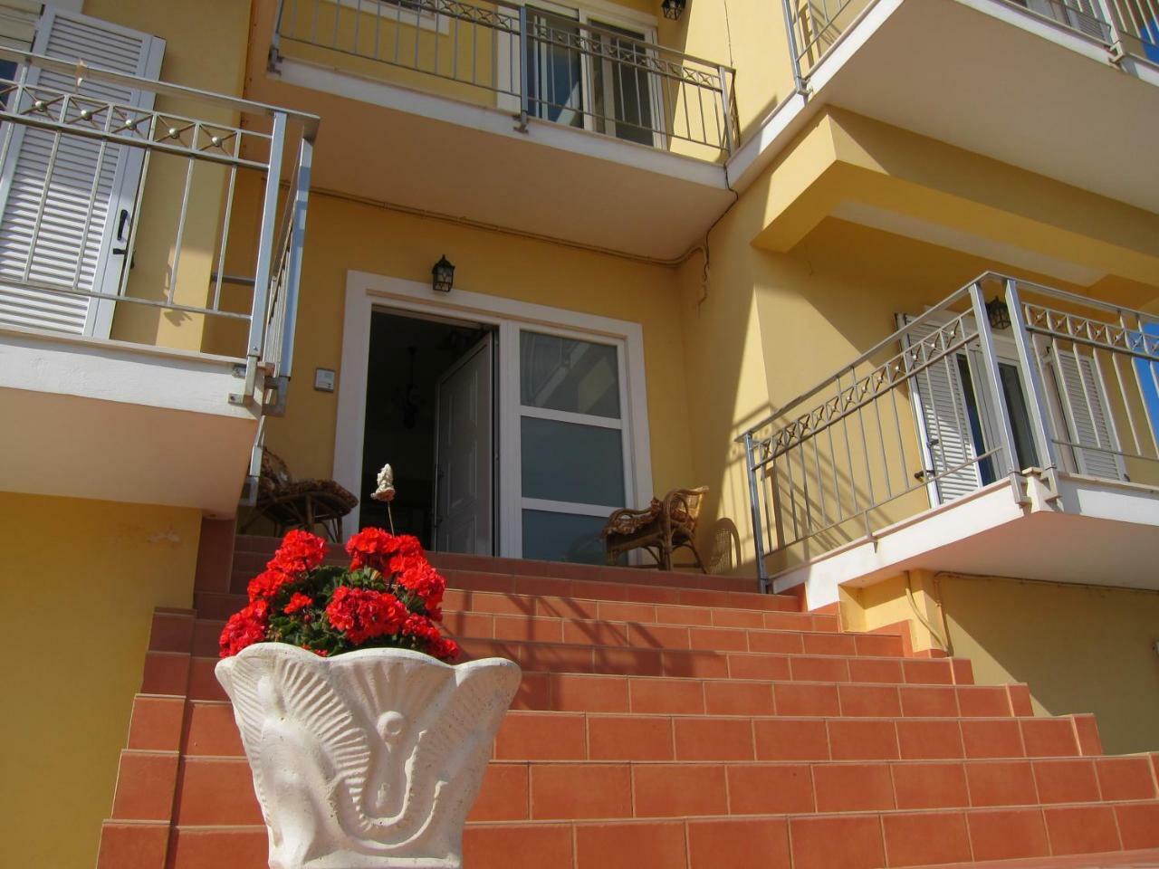 Baladinos Apartments Gerani  Buitenkant foto